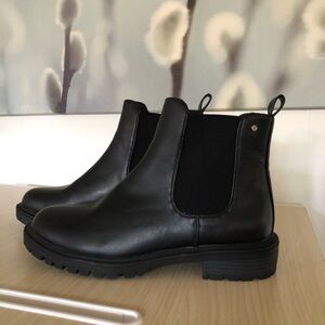 New! French Connection boots